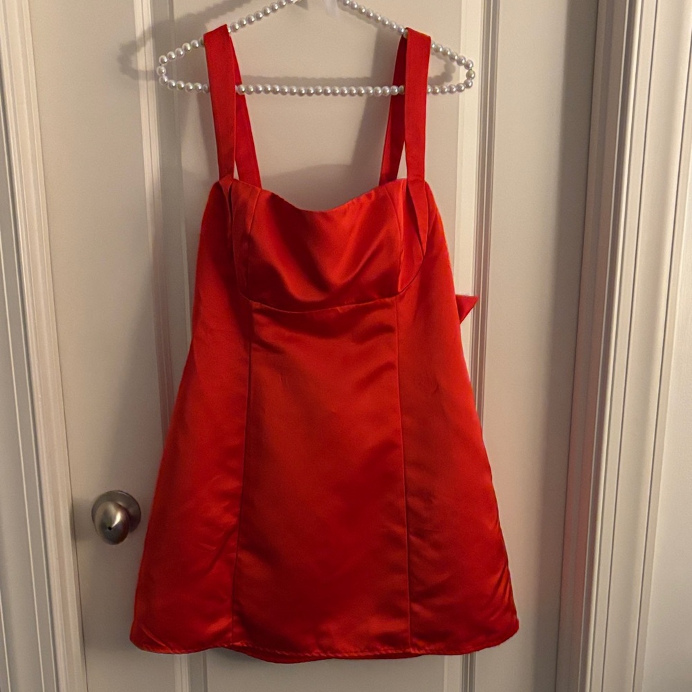 Adorable short Red Satiny Dress. NWT. Sz L